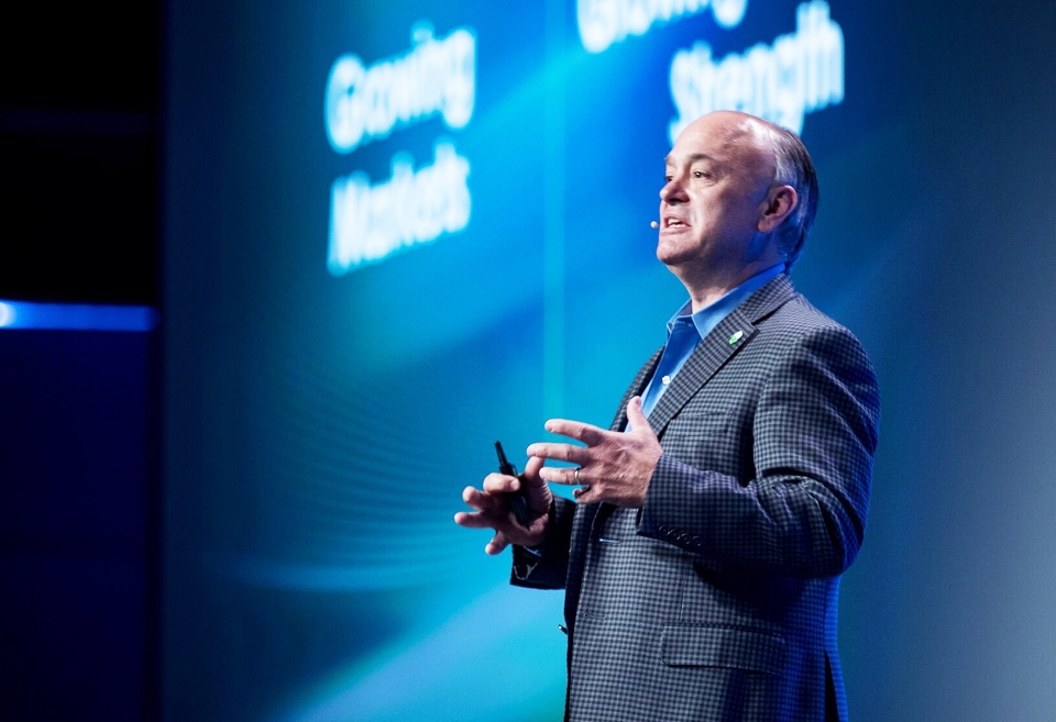 TC 짐 헤플만 CEO는 2019 라이브웍스 기조강연을 통해 IoT, AR, CAD, PLM 기술이 노동력의 증강을 이끌 것이라고 설명했다(사진:PTC)