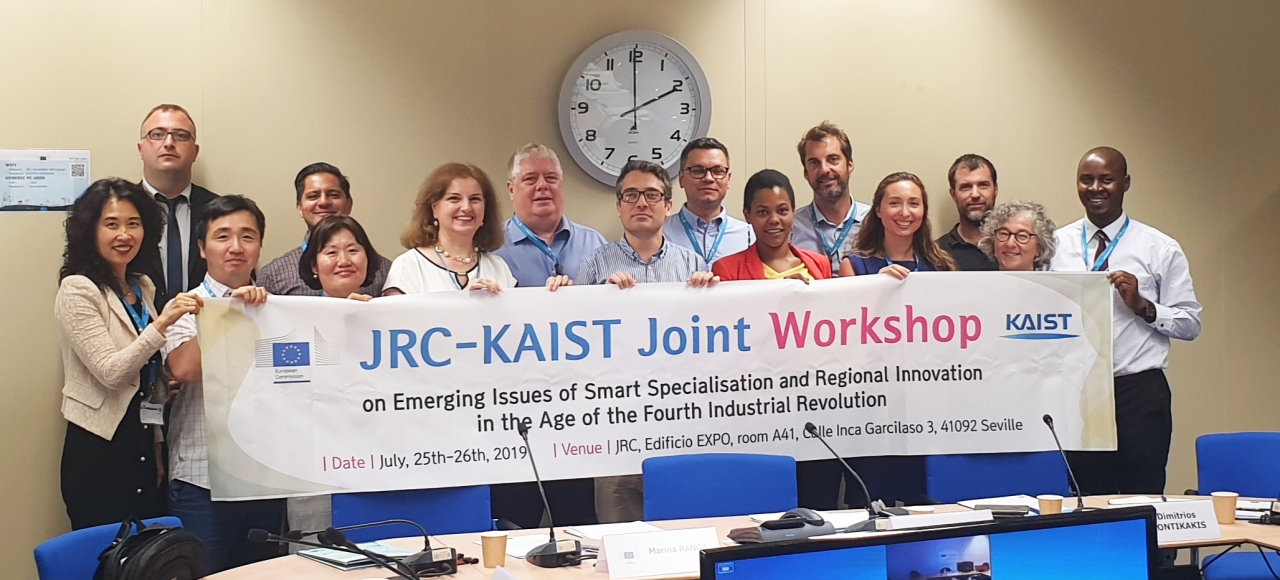 KAIST- EU JRC 공동 워크숍 참석자 단체사진(사진:KAIST)